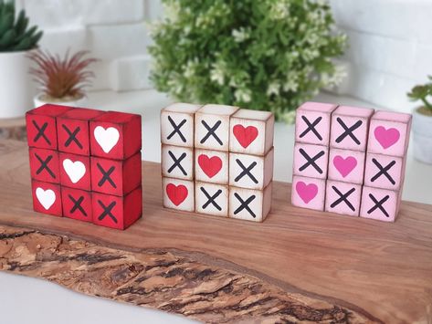 Valentine Wood Crafts, Saint Valentin Diy, Valentines Bricolage, Diy Valentine's Day Decorations, Wood Block Crafts, Valentines Sign, Diy Valentines Decorations, Valentine Projects, Block Craft