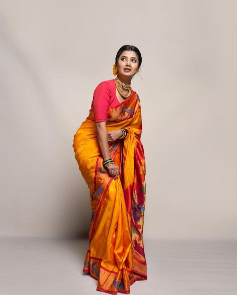 Marathi Look, Prajakta Mali, Marathi Saree, Marathi Culture, Simple Saree Designs, Simple Sarees, Quotes Pictures, Bridal Gold Jewellery Designs, Saree Look