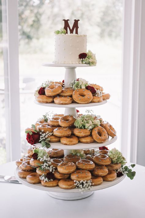 Doughnut Wedding Cake, Cheap Wedding Reception, Biker Wedding, Wedding Reception Favors, Wedding Donuts, Wedding Cake Alternatives, Wedding Reception Ideas, Romantic Wedding Cake, Wedding Floral Centerpieces