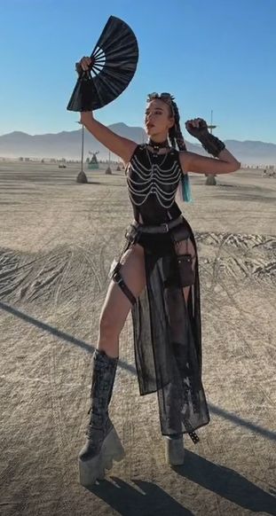 Estilo Burning Man, Best Festival Outfits, 2023 Festival Outfits, 2023 Festival, Tulum Outfits, Techno Outfit, Festival Outfit Inspiration, Raver Girl, Rave Fits