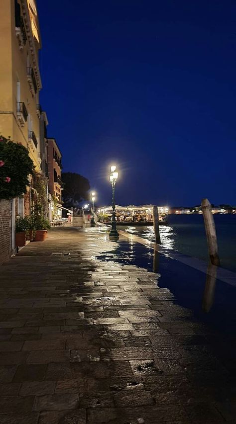 Italy At Night Wallpaper, Italy Night Aesthetic, Italy At Night, Italy Night, Summer Abroad, Italian Summer, Future Travel, Night Aesthetic, City Aesthetic