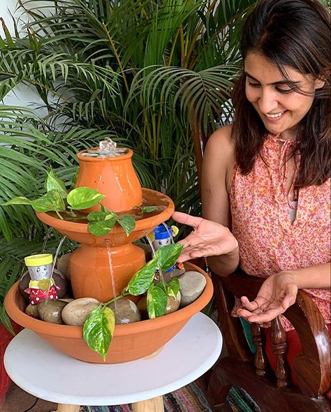 DIY water fountain using terracotta planters, Budget friendly low cost diy fountain idea, terracotta fountain, budget balcony makeover, water feature, water element, DIY project, DIY craft, art and craft, DIY ideas for home decor Small Setup, Homemade Water Fountains, Aquarium Shop, Diy Balcony, Diy Water Fountain, Balcony Design Ideas, Diy Garden Fountains, Diy Fountain, At Home Diy