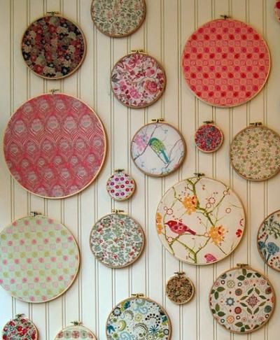 Cute idea for a craft room or Nursery.  I would use baby blankets or bits of fabric I fall in love with. Infant Education, Hiasan Dinding Diy, Hoop Crafts, Kerajinan Diy, Tricia Guild, Embroidery Hoop Crafts, Embroidery Hoop Wall, Embroidery Hoop Wall Art, Diy Wand