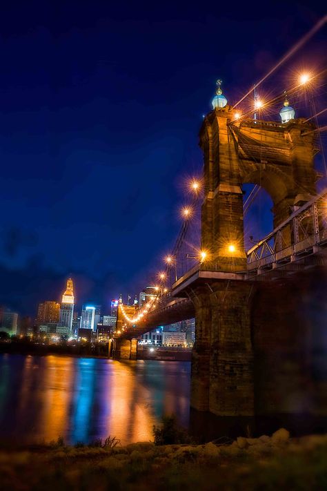 cincinnati ohio skyline | 1000+ images about Photographic Downtown Cincy on Pinterest ... Aesthetic Highway, Cincinatti Ohio, Skyline Aesthetic, City Downtown, Cincinnati Art, Downtown Cincinnati, Ohio Travel, Hometown Pride, Moving To California