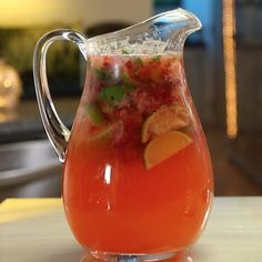 Strawberry Mojito Recipe Pitcher, Strawberry Mojito Pitcher, Mojito Recipe Pitcher, Fruity Summer Cocktails, Mojito Pitcher, Strawberry Mojito Recipe, Mojito Recipe Classic, Mojito Ingredients, Classic Mojito