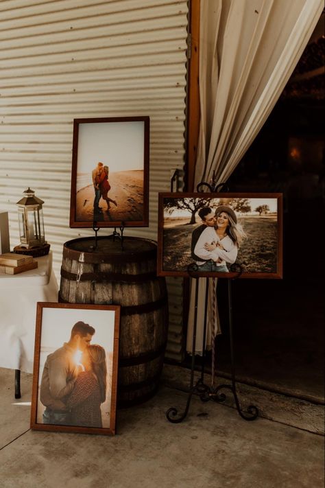 Western Wedding Decorations Ceremony, Rustic Western Bridal Shower Ideas, Western Wedding Gift Table Ideas, September Wedding Rustic, Western Backdrop Wedding, Western Fall Wedding Centerpieces, Dry Wedding Ideas, Desert Table Western, Rustic Wedding Entry Table