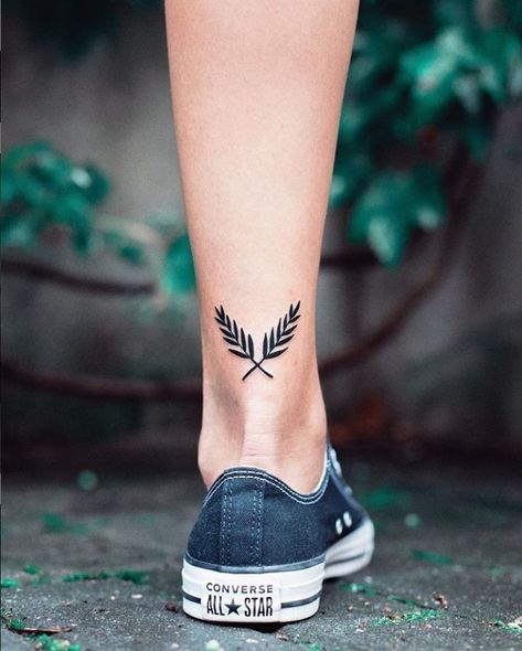 Foot Tattoo Ideas Female, Small Foot Tattoo, Tattoo Ideas For Woman, Foot Tattoo Ideas, Hart Tattoo, Tattoo For Woman, Small Foot Tattoos, Tattoo Ideas Unique, Dragons Tattoo