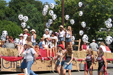 Bastrop Homecoming and Rodeo - Parade Photos Page 2 County Fair Parade Float Ideas, Cowboy Float Parade, Western Theme Parade Float Ideas, Ffa Homecoming Float, Wild West Parade Float Ideas, Western Float Ideas, Farm Parade Float Ideas, Western Parade Float Ideas, Western Parade Float