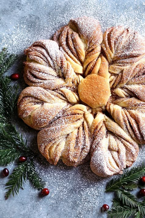 Cinnamon Sugar Star Bread Star Bread Recipe, Yeast Dough Recipe, Cranberry Butter, Star Bread, Bread Cinnamon, Holiday Bread, Baking Bread Recipes, King Arthur Flour, God Mat