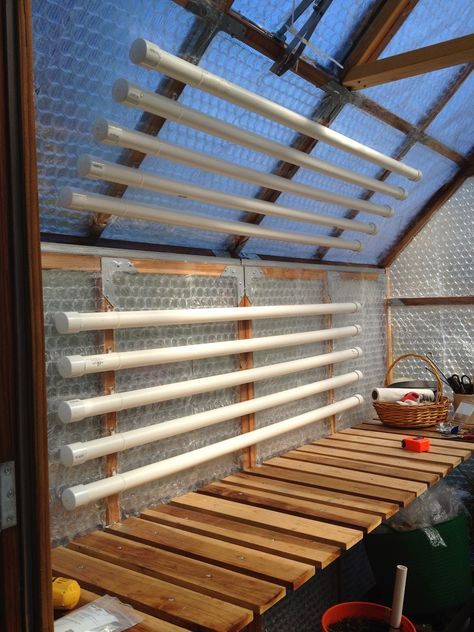 Diy Greenhouse Shelves, Cute Mc Builds, Dorm Wall Decor Ideas, Pallet Greenhouse, Cubicle Style, Greenhouse Shelves, Cozy Cubicle, Basement Garden, Greenhouse Benches