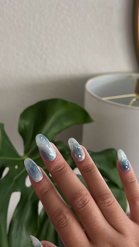 Blue Avatar Inspired Nails, Softgel Nail Design Blue, Light Blue Abstract Nails, Pearl And Blue Nails, Daniel Caesar Inspired Nails, Avatar Nail Ideas, Watery Blue Nails, White And Blue Chrome Nails, Water Sign Nails