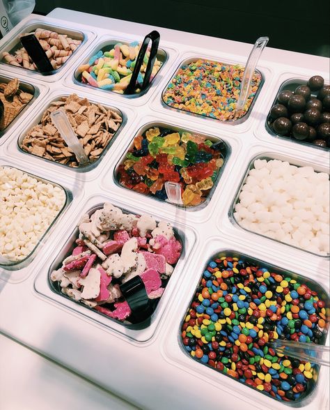 aesthetic  aesthetic food candy yogurt vsco Frozen Yogurt Shop, Yogurt Shop, Food Candy, Frozen Custard, Cafe Menu, Aesthetic Aesthetic, Candy Recipes, Frozen Yogurt, Aesthetic Food