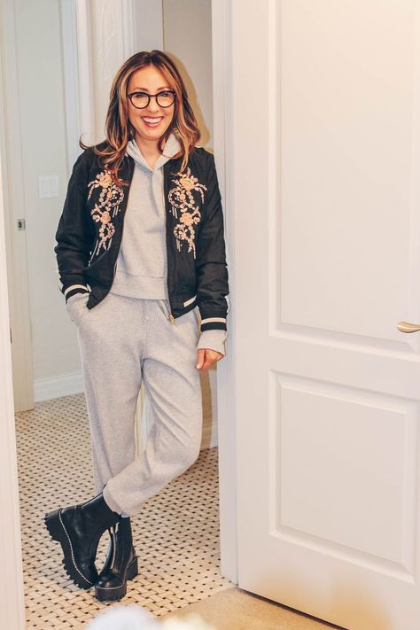 Sweatsuits are IN Again! 2020 seems to be the year of the sweatsuit. Not athleisure, or loungewear or joggers, but full-fledged, matching top and bottom sweatsuits.  And those sweatsuits can look super cute out of the house too. Blog post by The Wardrobe Consultant #style #fashion #sweatsuits Green Sweat Suit Outfit, Matching Sweatsuit Outfits, Sweatsuit Outfits Women, Sweatsuit Outfits, Sweatsuit Outfit, Matching Sweatsuit, Winter Style Guide, Classy Coat, Wardrobe Consultant