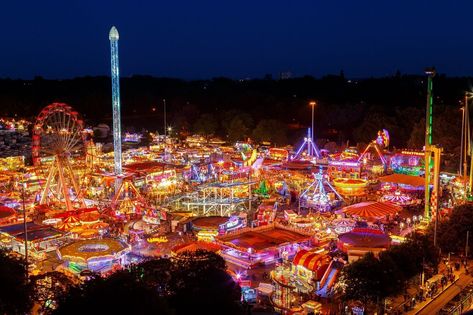 Nottingham Goose Fair Today is the opening of the famous Nottingham Goose Fair. It's origins are unclear, but it is reputed to date back over a thousand years. Originally being a livestock and trade event, with a reputation for its excellent cheese, it derives its name from the thousands of geese that were driven there to be sold. A collection of the UK's top attractions usually make an appearance at the event, with many moving from here to Hull fair. Hull Fair, Carnival Themes, A Thousand Years, Halloween Carnival, Light Show, Nature Aesthetic, Pretty Places, Nottingham, Hot Air Balloon