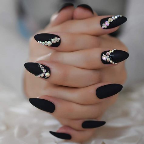 Nail Bride, Nail Story, Nail Stones, Gem Nail Designs, Shiny Nails Designs, Matte Medium, Bridal Nail Art, Solid Color Nails, Classy Nail Designs