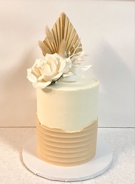 Beige Buttercream Cake, Cheese Themed Cake, White And Beige Cake, Beige Cake Birthday, Boho Torte, Beige Birthday Cake, Neutral Birthday Cake, Ruby Wedding Cake, Neutral Cake