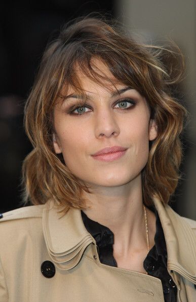 Alexa Chung bob hair Alexa Chung Hair, Shortish Hair, New Year Hairstyle, Alexa Chung Style, Shave Her Head, Short Wavy, Alexa Chung, Perfect Skin, Celebrity Hairstyles