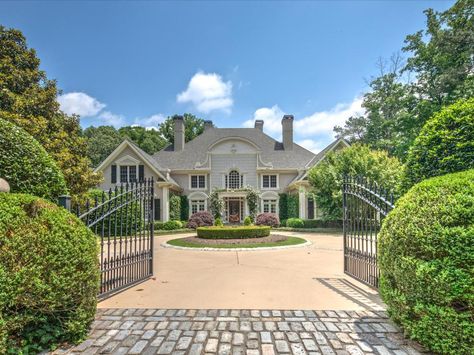 Adding a gate, whether large or small, can make your driveway look more distinguished. Front Porch Landscape, Circle Driveway, Driveway Ideas, Paver Designs, Brick Path, Pathway Landscaping, Stone Driveway, Driveway Entrance, Driveway Design