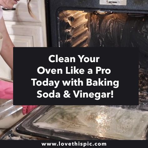 Clean Oven With Vinegar, Clean An Oven, Clean Oven Door, Oven Cleaning Hacks, Clean Your Oven, Baking Soda And Vinegar, Baking Soda Water, Self Cleaning Ovens, Baking Soda Vinegar