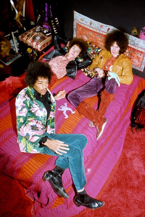 The Jimi Hendrix Experience; Mitch Mitchell, Noel Redding and Jimi Hendrix. Circa 1969 The Jimi Hendrix Experience, Noel Redding, Look Disco, Grafika Vintage, Style Année 60, Jimi Hendrix Experience, 70s Aesthetic, Rock N’roll, I'm With The Band