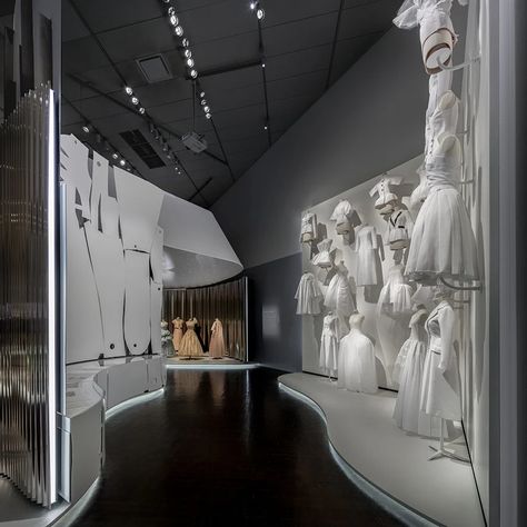 OMA-designed dior exhibition opens at the denver art museum Creative Exhibition Design, Fashion Art Exhibition, Fashion Exhibition Design, Fashion Exhibition Display, Museum Interior Design, Museum Drawing, Kolumba Museum, Dior Exhibition, Wedding Exhibition