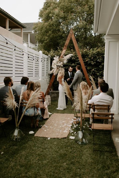 Small Outdoor Wedding, Backyard Wedding Decorations, Backyard Wedding Ceremony, Wedding Ideas On A Budget, Small Weddings Ceremony, Small Backyard Wedding, Backyard Reception, Tiny Wedding, Yard Wedding