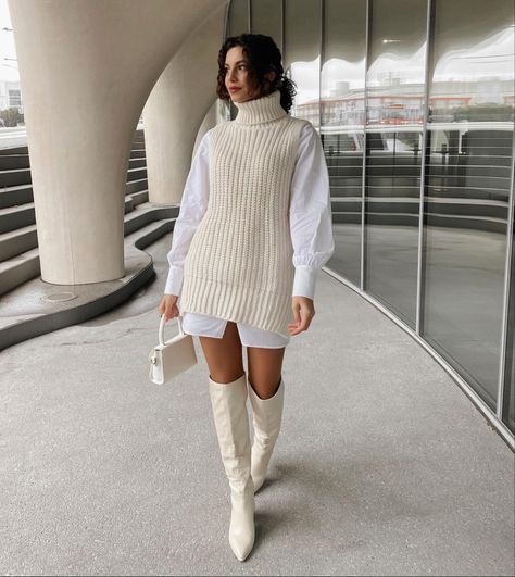 Beige Knee High Boots Outfit Winter, Beige High Boots Outfit, Nude Boots Outfit, Confident Outfit, Outfit Botas, Winter Boots Outfits, Nude Outfits, Boots Outfits, Fall Attire