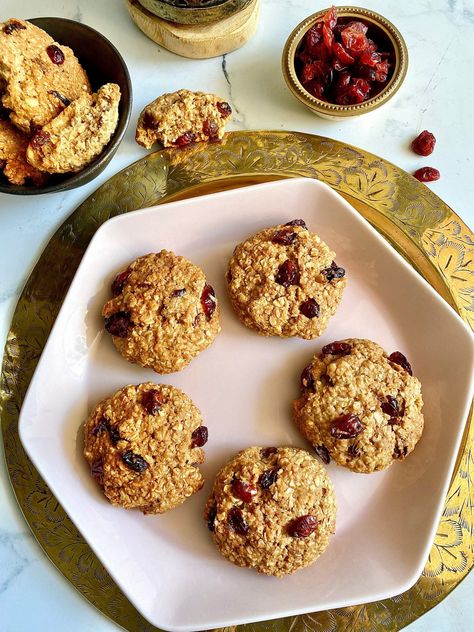 Eggless Eggless Oats Cranberry Cookies - Loveandflourbypooja Chocolate Walnut Brownies, Cookies Eggless, Eggless Cookie, Eggless Cookie Recipes, Eggless Cookies, Savoury Crackers, Shortbread Cookies Easy, Coconut Baking, Recipe Cookies