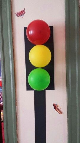 Traffic Sign Birthday Party, Traffic Theme Preschool, Driving Birthday Party Theme, Transport Party Ideas, Helper Cars Birthday, Cars Theme Decorations, Auto Birthday Party, Diy Car Birthday Decorations, Transportation Party Ideas