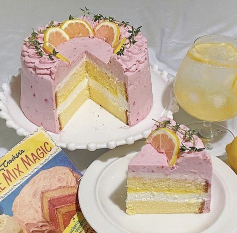 Vanilla Layer Cake, Pink Lemonade Cake, Lemonade Cake, Homemade Recipe Books, Pastel Cupcakes, Baking Basics, Cute Baking, Pretty Birthday Cakes, Baked Dessert Recipes