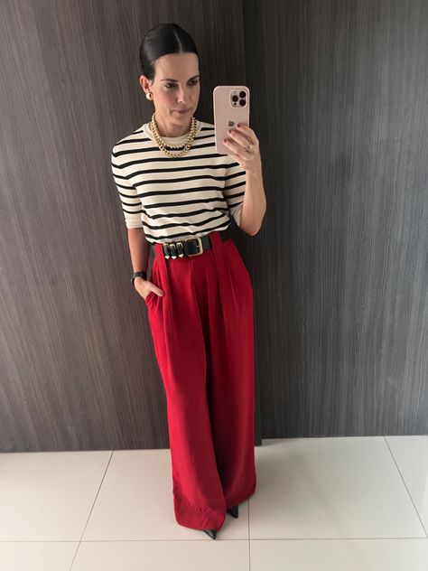 Red Trousers Outfit, Outfit Pantalon Rojo, Red Shirt Outfits, Red Pants Outfit, Elegance Fashion, Casual Work Outfits Women, Red Trousers, Classy Work Outfits, Red Pants