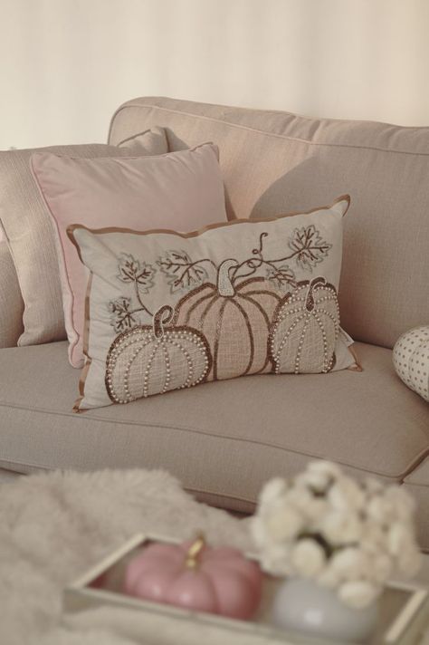 Pink And Green Fall Decor, Pastel Thanksgiving Decor, Pink Fall Room Decor, Pink Fall Bedroom Decor, Blush Fall Decor, Fall Decor Pink, Pastel Fall Decor, Pastel Thanksgiving, Pink Fall Decor