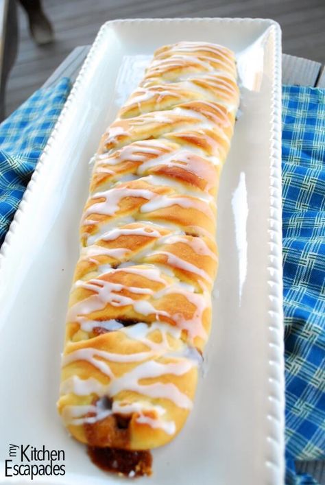 Incredible Cinnamon Butter Braid recipe that is so simple to make! It is perfect for a special holiday breakfast or as a weekend treat. Cinnamon Butter Braid Recipe, Butter Braid Recipe, Butter Braid, Butter Braids, Homemade Pancake Recipe, Braided Bread, Creative Baking, Cinnamon Butter, Breakfast Sweets