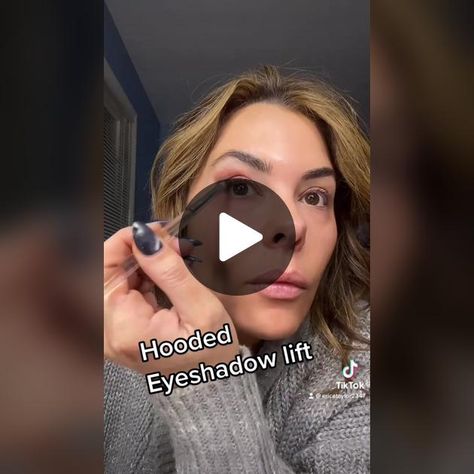 Actresses With Hooded Eyes, How To Eyeliner, Eyeliner Hooded Eyes, Eyeliner Hooded, Erica Taylor, Makeup Tiktok, Makeup Over 40, Simple Eyeshadow, Patrick Ta