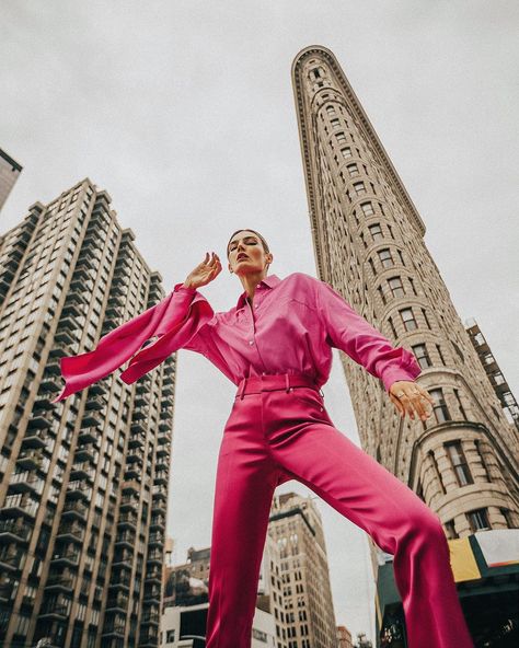 I like the angle and confident, liberating pose High Fashion Editorial, Bandeau Swimsuit, Fashion Photography Poses, Fashion Photography Inspiration, Street Fashion Photography, Trik Fotografi, Outdoor Fashion, Fashion Photography Editorial, City Style