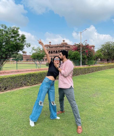 Twinning Clothes Captions, Couple Poses In Jeans, Bsf Poses, Funny Couple Poses, Rohit Saraf, Prajakta Koli, Pre Wedding Poses, Couple Pose, Casual Indian Fashion