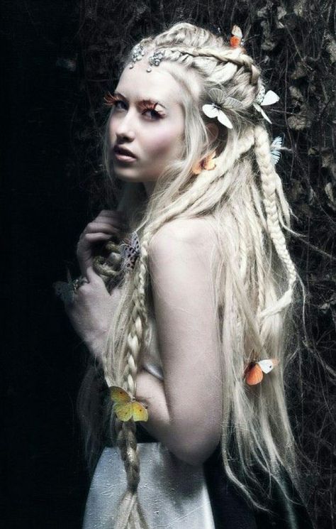 Researching witch hairstyles I found this style I would like to try out for my character Witch Hairstyles, White Dreads, Blonde Dreads, Beautiful Wings, White Blonde Hair, Fairy Hair, White Witch, Platinum Hair, Dread Hairstyles