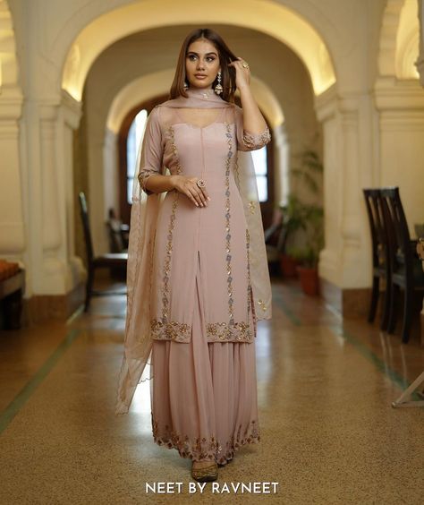 Mon Trésor - Festive Couture ‘21 Seen here, A subtle dusky pink ensemble designed with meticulous detailing and dreamy motifs bespeaking… Churidhar Models Latest, Boutique Cafe, Indian Dress Up, Bridal Suits, Latest Dress Design, Casual Indian Fashion, Pakistani Fashion Party Wear, Salwar Kamiz, Fancy Tops