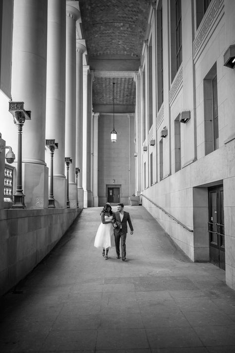 Toronto Union Station, Union Station Toronto Photoshoot, Toronto Engagement Photoshoot, Downtown Toronto Engagement Photos, Toronto Engagement Shoot, Engagement Photos Toronto, Toronto Photoshoot, Toronto Engagement Photos, Engagement Photo Shoot Poses