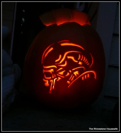 Alien Xenomorph Xenomorph Pumpkin Carving, Pumpkin Carving Ideas Alien, Alien Pumpkin Carving Ideas, Alien Pumpkin Carving, Pumpkin Carving Ideas Stencils, Pumpkin Pumpkin Carving, Alien Pumpkin, Pumpkin Song, Alien Xenomorph