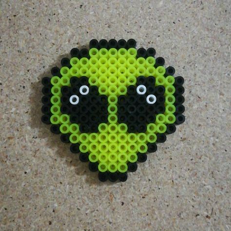 #hama #beads #hamabeads #perler #perlerbeads #knerbeads #alien #et #ufo #ovni #extraterrestre 3d Pixel Art, Melt Beads Patterns, Hamma Beads Ideas, Kare Kare, Easy Perler Bead Patterns, Melty Bead Patterns, Pearl Beads Pattern, Easy Perler Beads Ideas, Fuse Bead Patterns