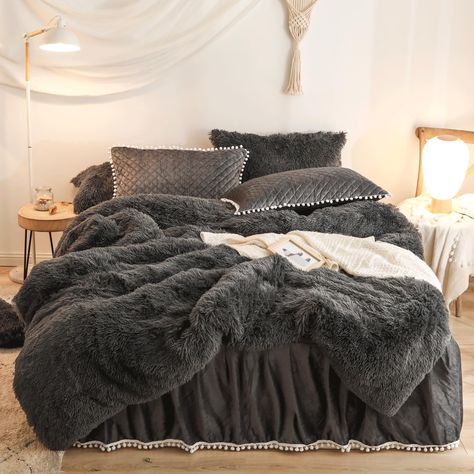 PRICES MAY VARY. 【You can get these】fuzzy bedding twin size Including 1 Faux Fur Duvet Cover 66"x 90" inch +1 POM tassel Pillow Cases 20"x 26" inch, You can match all comforter in your home by using our duvet cover. You can purchase big size double bed cover for your adult double bed, or purchase single bed cover for double bed for your children. Please check the size of your quilt before placing an order. 【shaggy duvet cover】With soft fluffy plush fabric, could offer people a smooth and soft to Black Comforter Sets, Double Bed Covers, Black Bed Set, Cute Duvet Covers, Fur Comforter, Fluffy Duvet, Fluffy Comforter, Black Comforter, Velvet Duvet