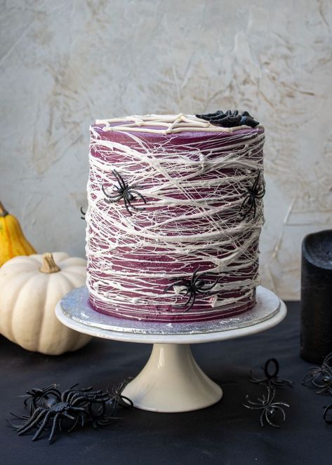 Spiderweb Cake, Amazing Cake Ideas, Cute Halloween Food, Cake For Halloween, Spider Web Cake, Spooky Halloween Cakes, Scary Halloween Food, Scary Cakes, Witch Cake