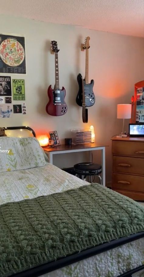 guitar room Guitarist Room Ideas, Guitar Room Aesthetic, Guitar Room Ideas, Guitar Room Decor, Room Aesthetic Grunge, Room Ideas Small Spaces, Room Aesthetic Dark, Aesthetic Guitar, Ideas Cuarto