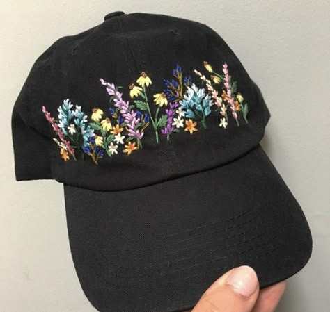 Embroidered Hats Ideas, Bone Bordado, Cap Embroidery, Clothes Embroidery Diy, Embroidery Caps, Embroidery Tshirt, Trendy Hat, Handmade Embroidery Designs, Pola Sulam