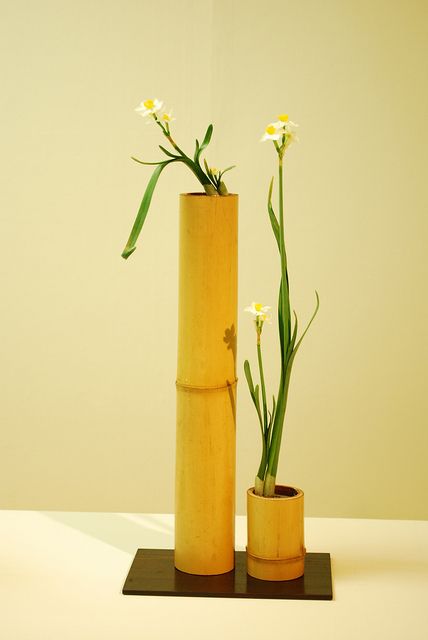 Ikebana by Mai Wakisaka Photography, via Flickr Bamboo Vase Ideas, Bamboo Vase, Bamboo Diy, Sogetsu Ikebana, Vase Ideas, Bamboo Planter, Bamboo Decor, Backyard Garden Landscape, Ikebana Arrangements