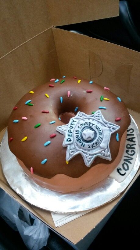 Deputy's cake/donut cake/law enforcement cake/police cake Police Grooms Cake, Law Enforcement Cake, I Do Decorations, Police Retirement Cake, Cake Police, Police Cupcakes, Cop Cake, Cop Party, Police Cake