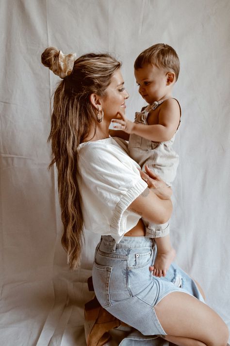 Mothers Day Shoot, Spring Photo Session, Mommy Me Photoshoot, Kelsey Floyd, Son Photo Ideas, Boho Photoshoot, Mother Baby Photography, Boho Mother, Mommy And Me Photo Shoot