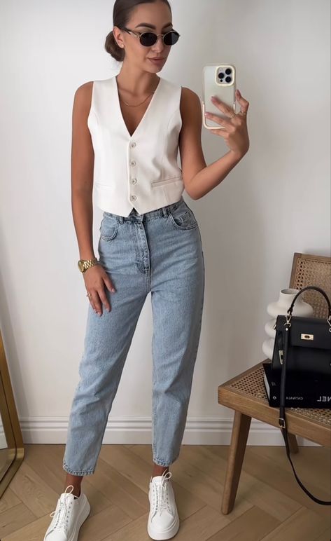 Brunette Outfits Summer, Summer 25 Fashion Trends, Elevated Mom Outfits, Classy Mom Style, Outfit Casual Verano Mujer, Outfits For 30 Year Old Women, Pink Tshirt Outfit, Zara Summer Outfits, Look Working Girl