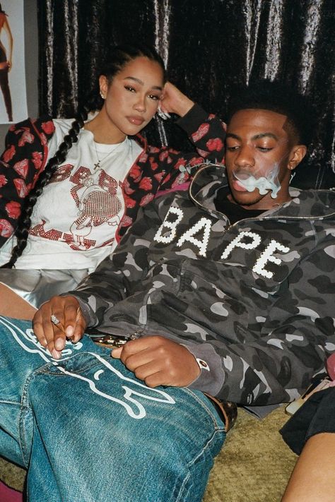 Streetwear Photoshoot Ideas, Streetwear Photoshoot, Couple Photoshoot Ideas, Y2k Fashion Outfit, Streetwear Model, 35mm Film Photography, Masc Fashion, Couple Fits, Color Combos Outfit